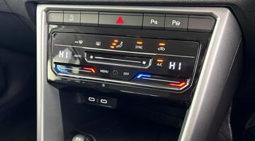 2023 Volkswagen 1.0 TSI Life Euro 6 5-door (Black) - Image: 13