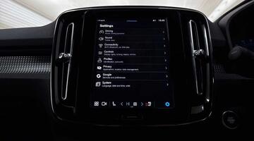 2025 Volvo 2.0 B4 MHEV Plus DCT Auto Euro 6 5-door (Black) - Image: 34