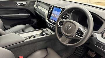 2025 Volvo 2.0 B5 MHEV Plus Auto Euro 6 5-door (White) - Image: 9