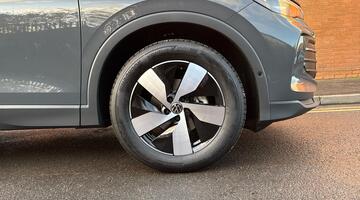 2025 Volkswagen ETSI MHEV Match DSG Euro 6 5-door (Grey) - Image: 5