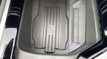 2025 Volkswagen 2.0 TSI R-Line DSG Euro 6 5-door (Black) - Image: 17