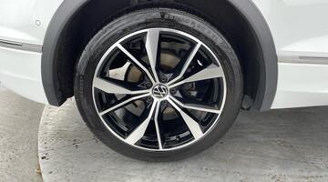 2022 Volkswagen 2.0 TDI R-Line DSG Euro 6 5-door (White) - Image: 26