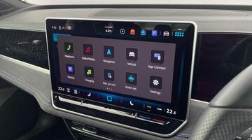 2025 Volkswagen TSI eHybrid 19.7kWh R-Line DSG Euro 6 5-door (Silver) - Image: 18