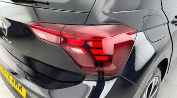 2022 Volkswagen 1.0 TSI Life Euro 6 5-door (Black) - Image: 27