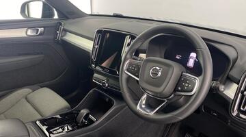 2023 Volvo 2.0 B3 MHEV Plus DCT Auto Euro 6 5-door (Black) - Image: 6