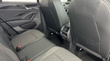 2025 Volkswagen 2.0 TDI Match DSG Euro 6 5-door (Black) - Image: 34