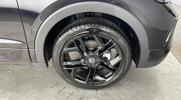 2025 Volkswagen 1.0 TSI Black Edition Euro 6 5-door (Black) - Image: 5