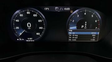 2021 Volvo T3 R-Design Auto Euro 6 5-door (Black) - Image: 9