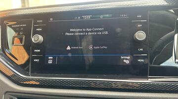 2024 Volkswagen 1.0 TSI Life DSG Euro 6 5-door (Black) - Image: 46