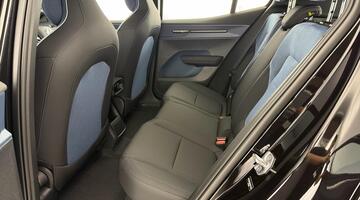 2025 Volvo Single Motor Extended Range 69kWh Plus Auto 5-door (Black) - Image: 33