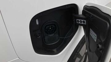 2025 Volkswagen Pro 79kWh Commerce Plus Auto 5-door (White) - Image: 22