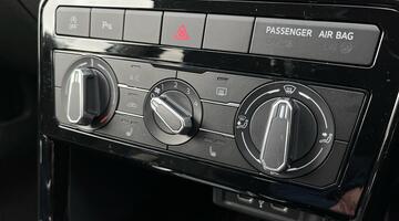 2025 Volkswagen 1.0 TSI Match Euro 6 5-door (Silver) - Image: 16