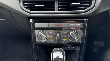 2025 Volkswagen 1.0 TSI Life DSG Euro 6 5-door (Grey) - Image: 29