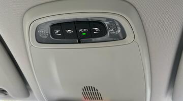 2017 Volvo 2.0 D4 Momentum Auto Euro 6 5-door (Black) - Image: 40