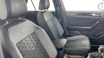 2023 Volkswagen TSI R-Line DSG Euro 6 5-door (Red) - Image: 19