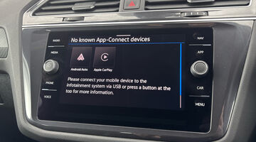 2025 Volkswagen TSI R-Line DSG Euro 6 5-door (White) - Image: 25