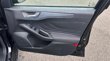 2025 Ford 1.0T EcoBoost MHEV Active X Euro 6 5-door (Black) - Image: 9