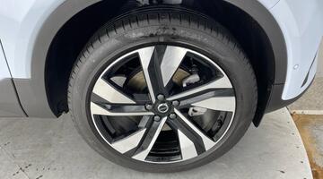 2025 Volvo 2.0 B3 MHEV Ultra Bright DCT Auto Euro 6 5-door (Blue) - Image: 5