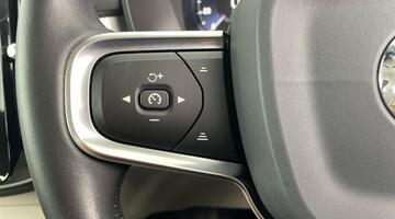 2020 Volvo 2.0 T4 Momentum Pro Auto Euro 6 5-door (Black) - Image: 26