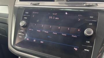 2017 Volkswagen 2.0 TSI R-Line DSG 4Motion Euro 6 5-door (Grey) - Image: 26