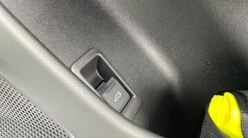 2025 Audi 2.0 TFSI Sport S Tronic Euro 6 5-door (Silver) - Image: 20