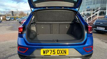 2025 Volkswagen TSI Match DSG Euro 6 5-door (Blue) - Image: 10