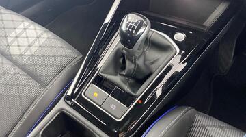 2025 Volkswagen TSI R-Line Euro 6 5-door (Black) - Image: 25