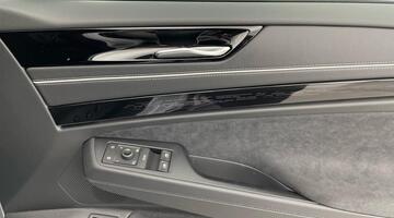 2025 Volkswagen Pro 77kWh Match Tourer Auto 5-door (White) - Image: 1