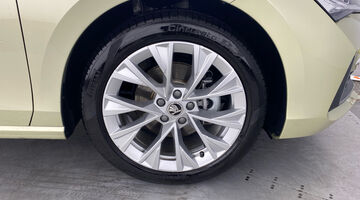 2025 Škoda 2.0 TDI SE L DSG Euro 6 5-door (Yellow) - Image: 5