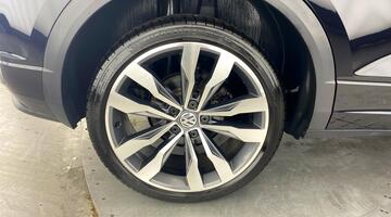2019 Volkswagen 2.0 TDI R-Line Euro 6 5-door (Black) - Image: 22