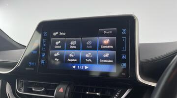 2019 Toyota VVT-h Dynamic CVT Euro 6 5-door (Grey) - Image: 18