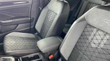 2025 Volkswagen TSI R-Line DSG Euro 6 5-door (Silver) - Image: 33