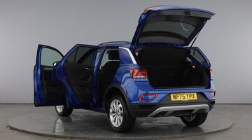 2025 Volkswagen TSI Match DSG Euro 6 5-door (Blue) - Image: 11