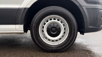 2025 Volkswagen 2.0 TDI CR30 Commerce FWD MWB High Roof Euro 6 5-door (White) - Image: 5