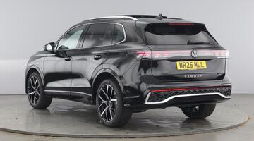 2025 Volkswagen ETSI MHEV R-Line DSG Euro 6 5-door (Black) - Image: 3