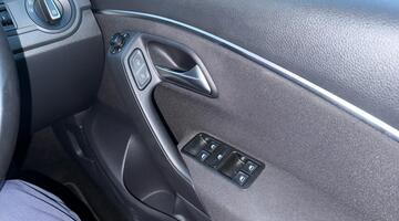 2017 Volkswagen TSI BlueMotion Tech Match Euro 6 5-door (White) - Image: 24