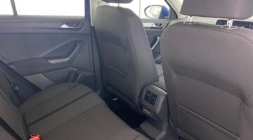 2025 Volkswagen TSI Match DSG Euro 6 5-door (Blue) - Image: 27