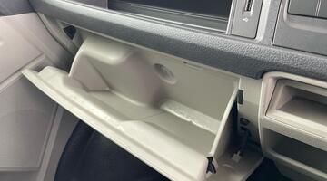 2019 Volkswagen 2.0 TDI T30 BlueMotion Tech Trendline Kombi FWD SWB Euro 6 5-door (White) - Image: 16