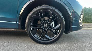 2025 Volkswagen ETSI MHEV R-Line DSG Euro 6 5-door (Blue) - Image: 5