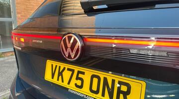 2025 Volkswagen ETSI MHEV R-Line DSG Euro 6 5-door (Blue) - Image: 10