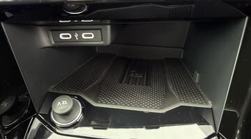 2025 Volkswagen TSI R-Line DSG Euro 6 5-door (Black) - Image: 25