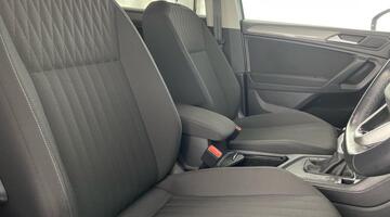 2021 Volkswagen 2.0 TDI Life DSG Euro 6 5-door (Silver) - Image: 26