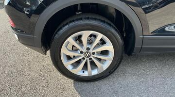 2025 Volkswagen TSI Match DSG Euro 6 5-door (Black) - Image: 32