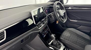 2025 Volkswagen TSI R-Line DSG Euro 6 5-door (Black) - Image: 2