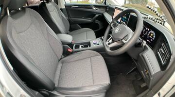 2025 Volkswagen ETSI MHEV Match DSG Euro 6 5-door (White) - Image: 45