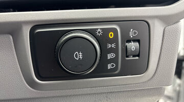 2025 Volkswagen 2.0 TDI T30 Commerce Plus FWD SWB Euro 6 5-door (Grey) - Image: 21