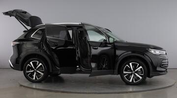 2025 Volkswagen TSI eHybrid 19.7kWh Elegance DSG Euro 6 5-door (Black) - Image: 10