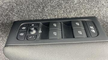 2023 Volvo 2.0 B3 MHEV Plus DCT Auto Euro 6 5-door (Black) - Image: 19