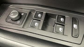 2022 Volkswagen TSI R-Line DSG Euro 6 5-door (Red) - Image: 19