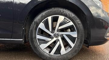 2022 Volkswagen TSI 13kWh Style DSG Euro 6 5-door (Black) - Image: 5